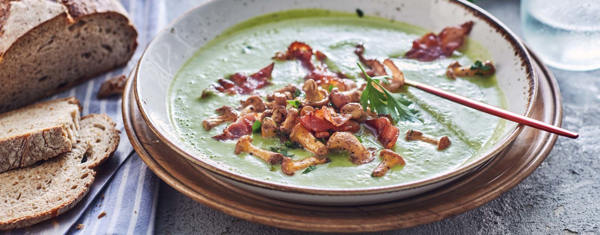 Erbsensuppe mit Pfifferlingen und Bacon für 4 Personen von lidl-kochen.de