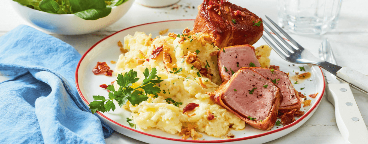 Schweinefilet im Speckmantel mit Zwiebel-Kartoffelpüree an Feld-Salat für 4 Personen von lidl-kochen.de