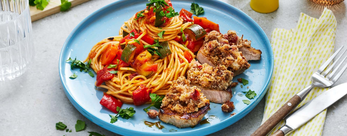 Schnitzel mit Zwiebel-Speck-Crunch und Pasta für 4 Personen von lidl-kochen.de