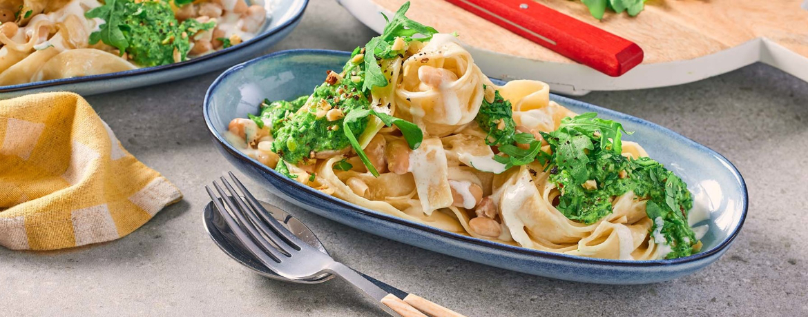 Tagliatelle mit weißen Bohnen, Rucola und Haselnusspesto für 4 Personen von lidl-kochen.de