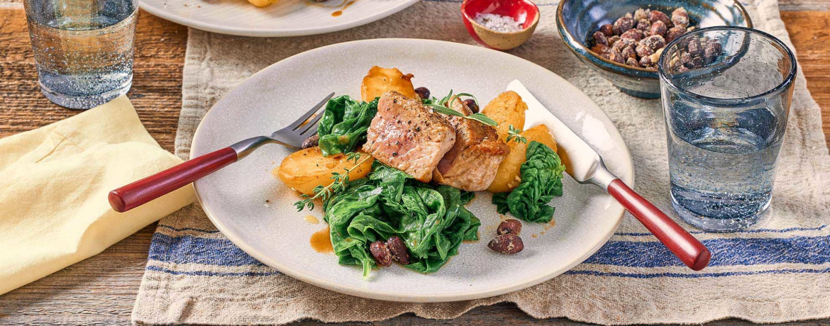 Lackiertes Schweinfilet mit gerösteten und gesalzenen Mandeln an jungem Spinat und Kartoffeln für 4 Personen von lidl-kochen.de