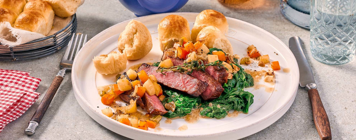 Rib-Eye-Steak mit jungem Spinat und Buchteln für 4 Personen von lidl-kochen.de