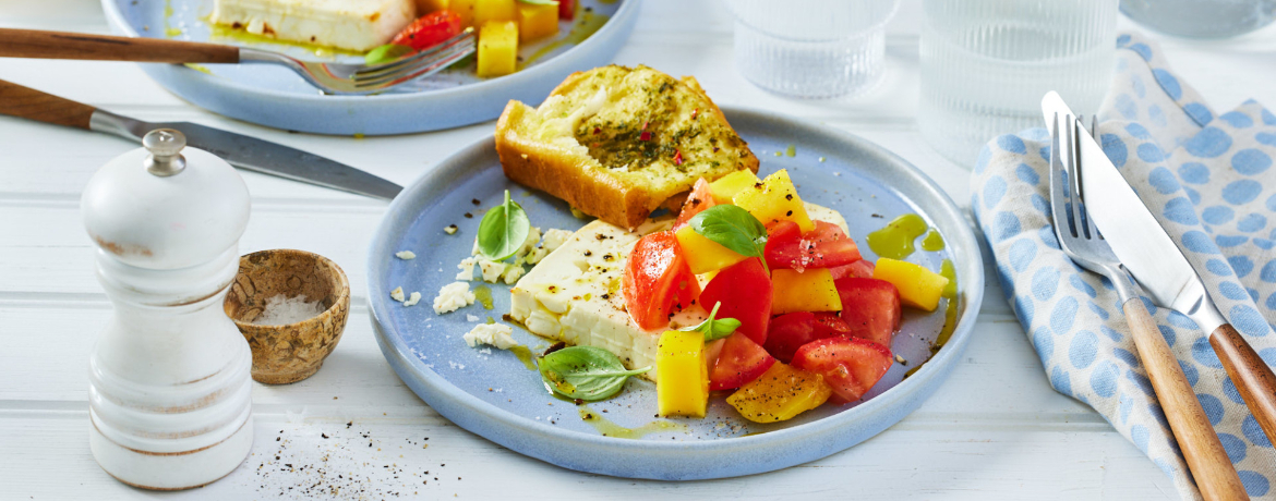 Gebackener Feta mit Petersilien-Falten-Brot und Mango-Tomaten-Salat für 4 Personen von lidl-kochen.de