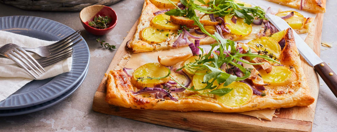 Kartoffel-Birnen-Flammkuchen mit Gewürzhonig und Rucola für 4 Personen von lidl-kochen.de