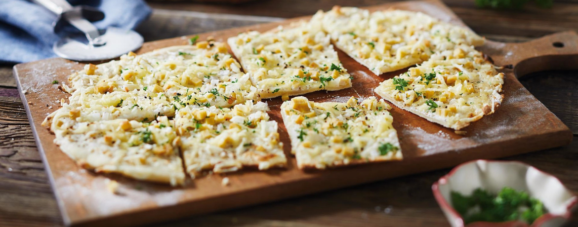 Veganer Flammkuchen nach Elsässer Art mit Vemondo Reibegenuss für 4 Personen von lidl-kochen.de