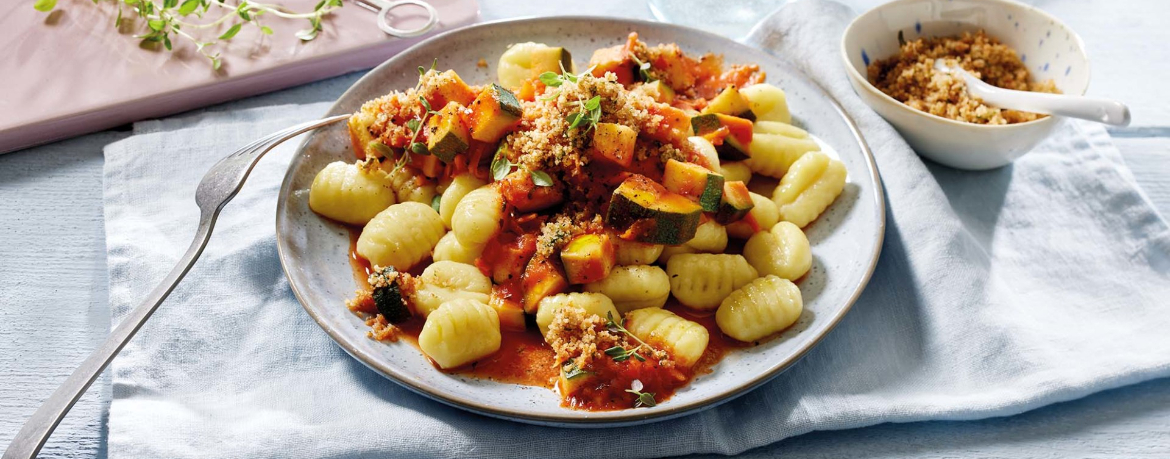 Frische Gnocchi mit Tomatensugo und Thymian-Knusperstreuseln für 4 Personen von lidl-kochen.de