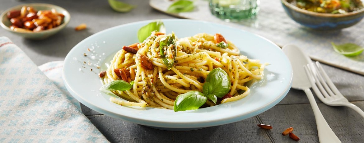 Spaghetti mit Basilikum-Pinienkern-Pesto für 4 Personen von lidl-kochen.de