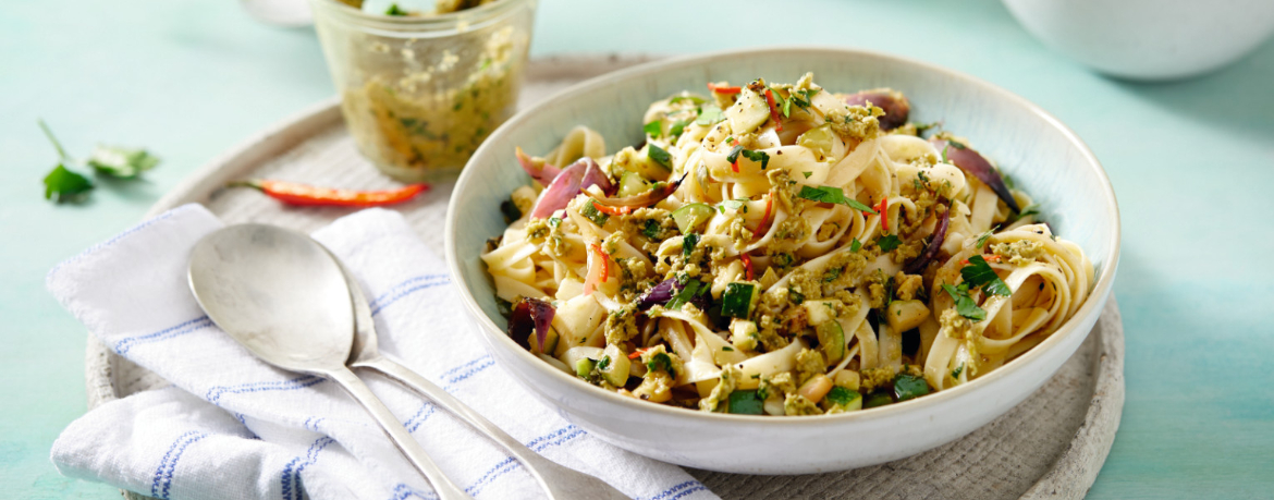 Zucchini-Nudeln mit Olivenpesto für 4 Personen von lidl-kochen.de