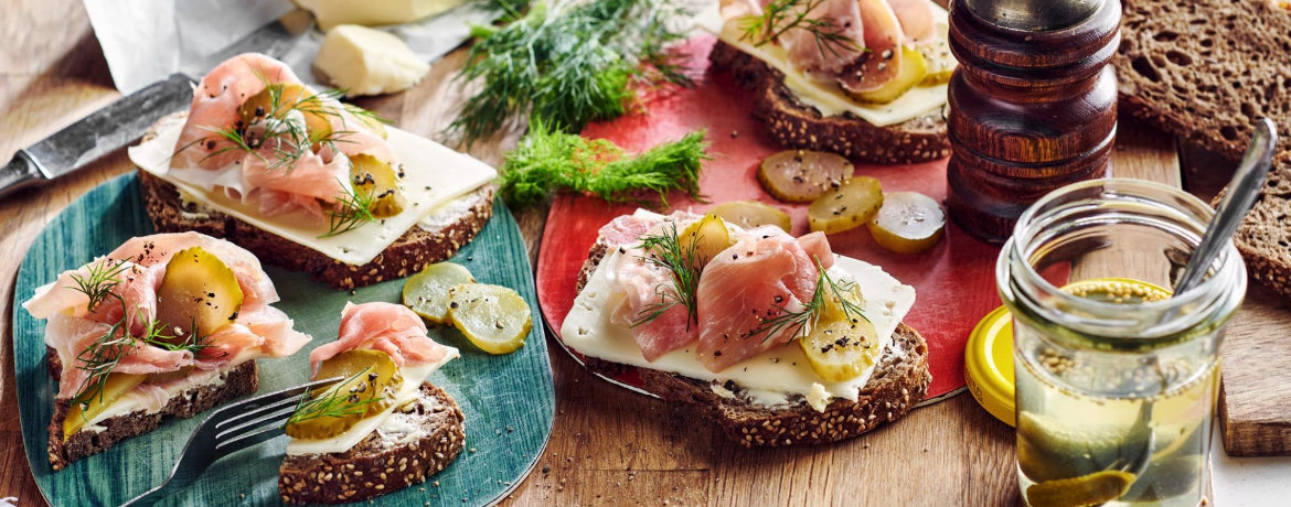 Belegte Brote mit Schnittkäse, Schinken und Gewürzgurke für 4 Personen von lidl-kochen.de