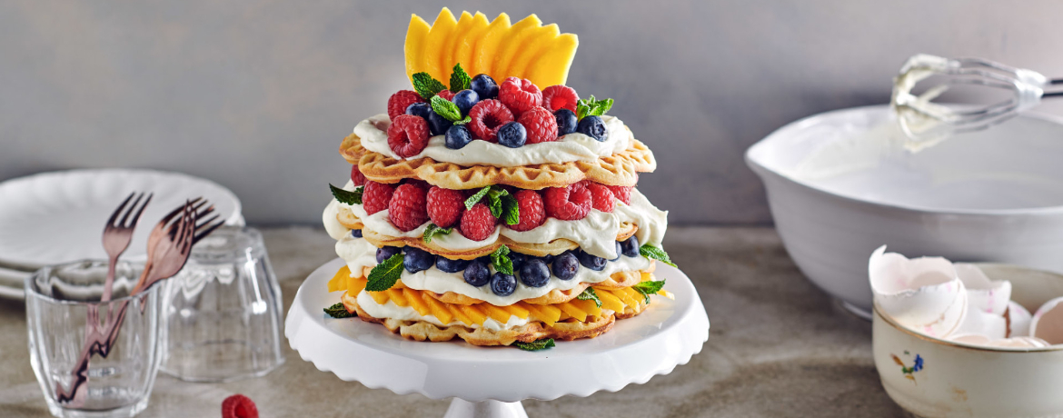 Lidl-Waffeltorte mit Beeren und Mango für 16 Personen von lidl-kochen.de