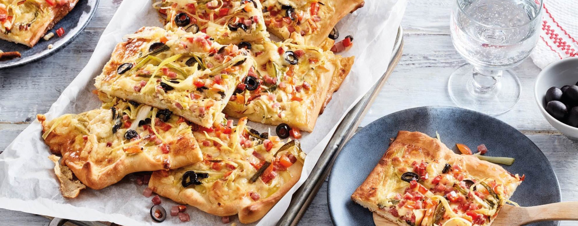 Paprika-Lauch-Pizza mit Oliven für 4 Personen von lidl-kochen.de