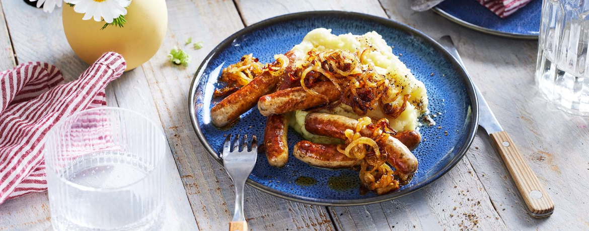 Kartoffelpüree mit kleinen Rostbratwürstchen und gerösteten Zwiebeln für 4 Personen von lidl-kochen.de