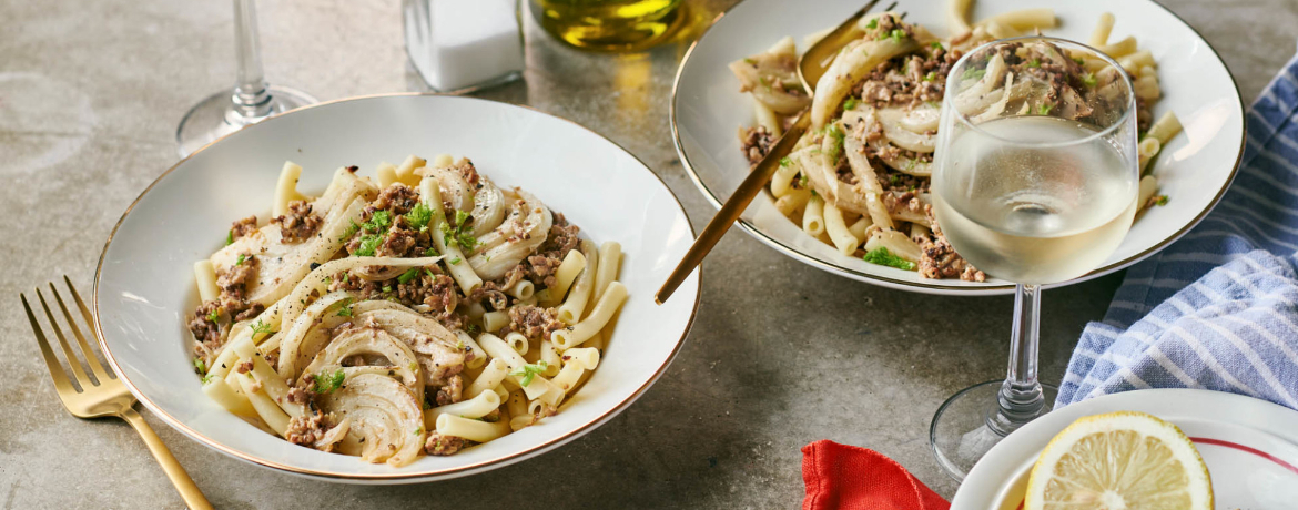 Makkaroni zu heller Fenchel-Bolognese an rahmiger Zitronen-Dillsoße für 4 Personen von lidl-kochen.de