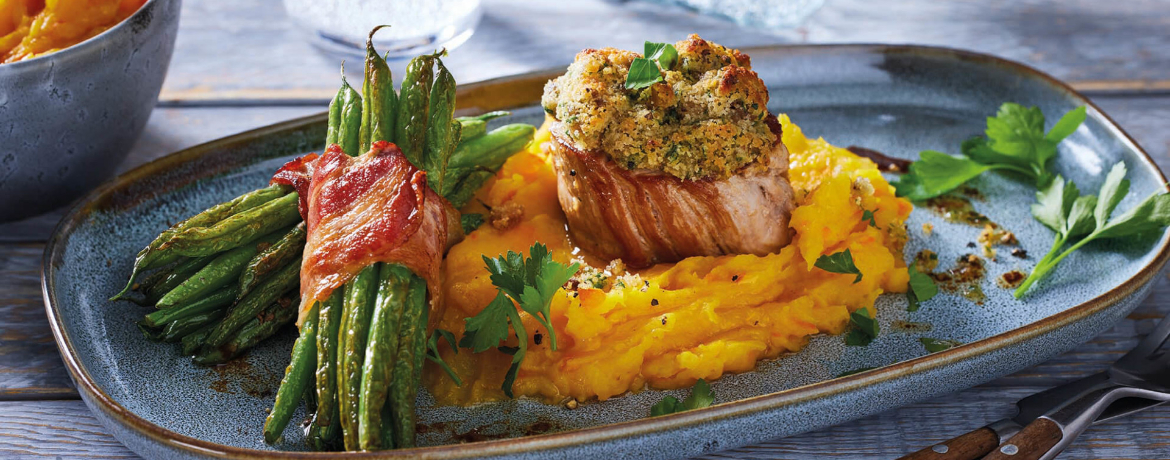 Schweinefilet mit Nusskruste, Kürbispüree und Speckbohnen für 4 Personen von lidl-kochen.de