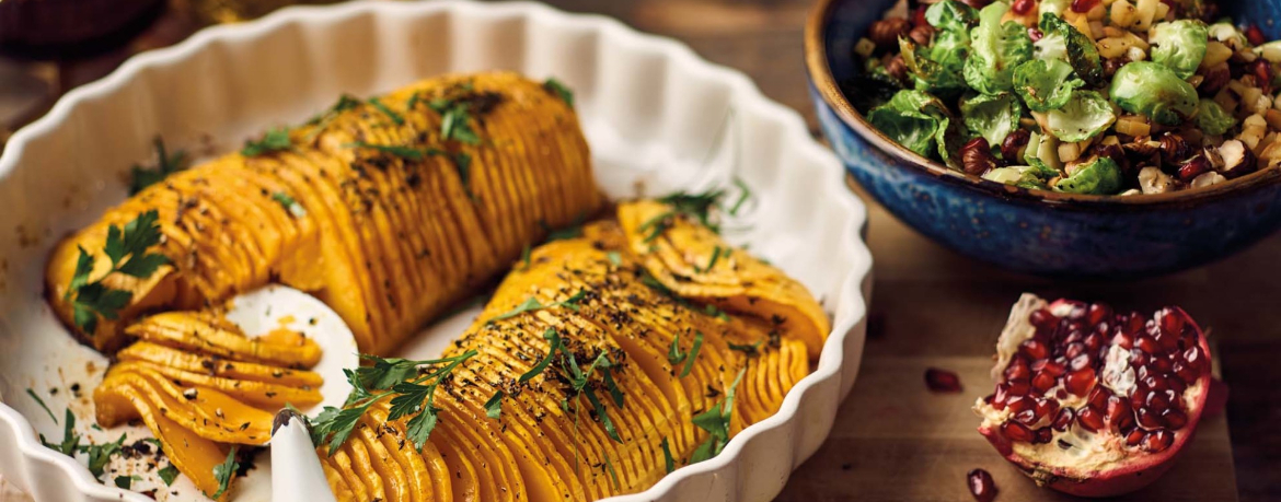 Hasselback-Kürbis mit Rosenkohlsalat für 4 Personen von lidl-kochen.de