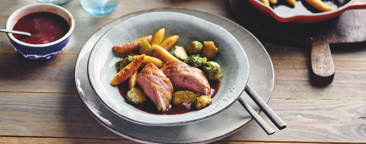 Schweinefilet im Speckmantel mit Rosenkohl und Portwein Sauce für 4 Personen von lidl-kochen.de