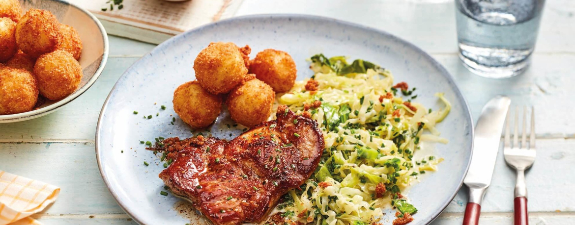 Schweinerückensteaks mit Knödeln und Spitzkohl für 4 Personen von lidl-kochen.de