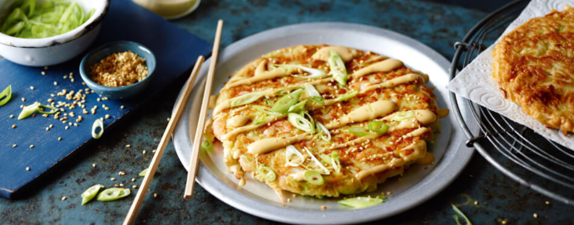 Okonomiyaki (japanischer Pfannkuchen mit Kohl und Garnelen) für 4 Personen von lidl-kochen.de