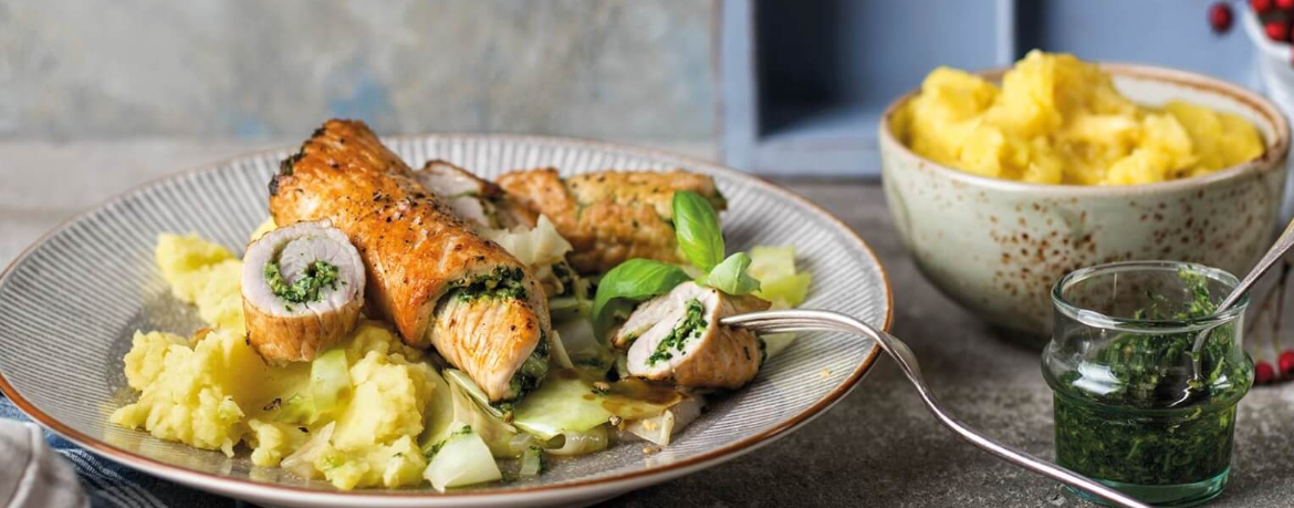 Pesto-Puten-Rouladen als Involtini mit Gemüse vom Weißkohl an Kartoffelpüree für 4 Personen von lidl-kochen.de