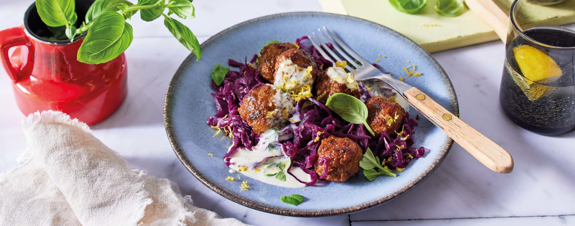 Hackbällchen in Zitronen-Basilikum-Sauce mit Rotkohl für 4 Personen von lidl-kochen.de