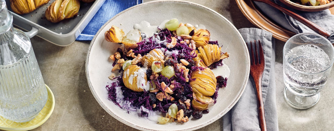 Cranberryrotkohl mit Fächerkartoffeln und Trauben-Nuss-Crumble für 4 Personen von lidl-kochen.de