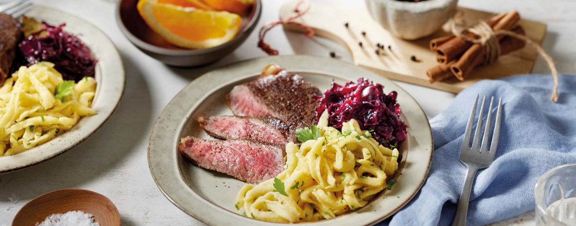 Rumpsteak mit Spätzle und fruchtigem Rotkohl für 4 Personen von lidl-kochen.de