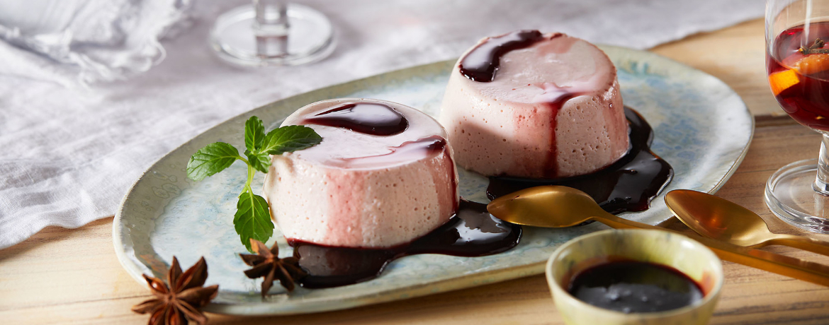 Vegane Glühwein-Panna-Cotta mit Gewürz-Rotweinsauce für 4 Personen von lidl-kochen.de