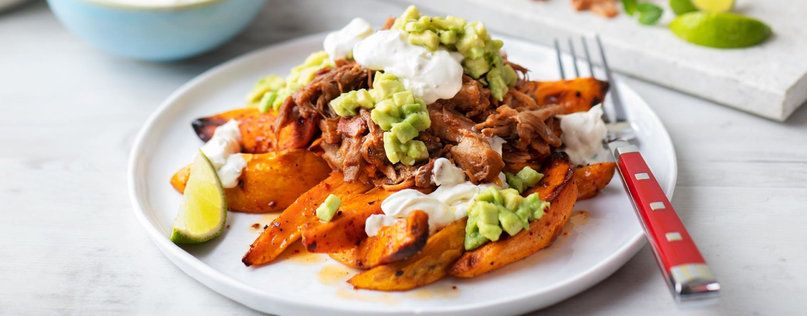 Pulled Pork mit Süßkartoffelwedges, Avocado und Sour Cream für 4 Personen von lidl-kochen.de