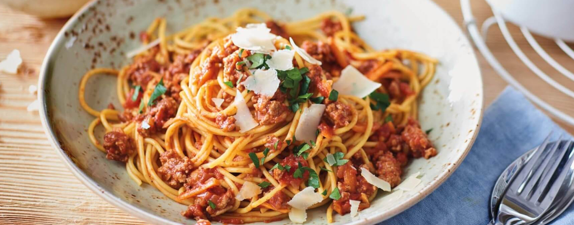 Schnelle Bolognese mit Spaghetti und Parmesan für 4 Personen von lidl-kochen.de