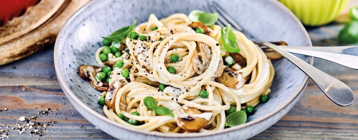 Spaghetti mit Erbsen-Pilzsoße und Basilikum für 4 Personen von lidl-kochen.de