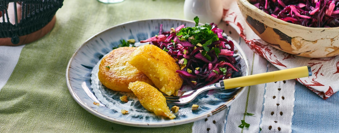 Gebratene Kartoffeltaler mit lauwarmem Rotkohl-Apfel-Salat für 4 Personen von lidl-kochen.de