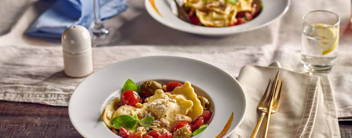 Ravioli mit geschmorten Tomaten und Grissini - Rezept | LIDL Kochen Ravioli mit geschmorten Tomaten und Grissini - Rezept | LIDL Kochen