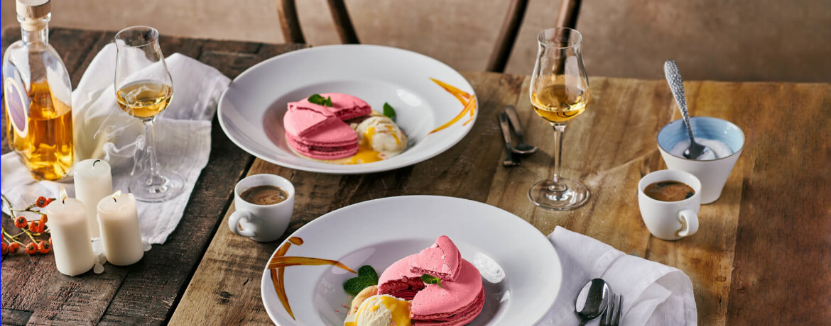 Vanilleeis mit Himbeer-Macarons &amp; Eierlikör - Rezept | LIDL Kochen