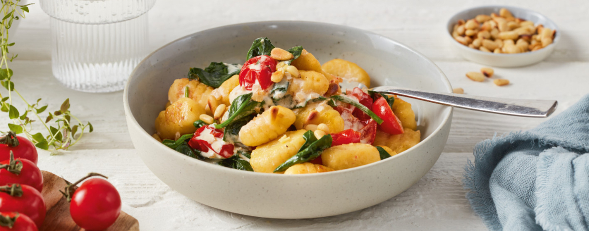 Gnocchi in Spinat-Sauce mit Pinienkernen für 4 Personen von lidl-kochen.de