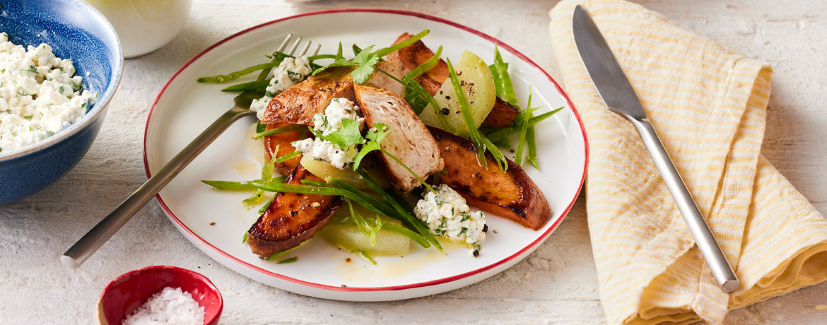 Pikante Hähnchenbrust mit mariniertem Kohlrabi, gebratenen Süßkartoffelscheiben und Korianderdip für 4 Personen von lidl-kochen.de