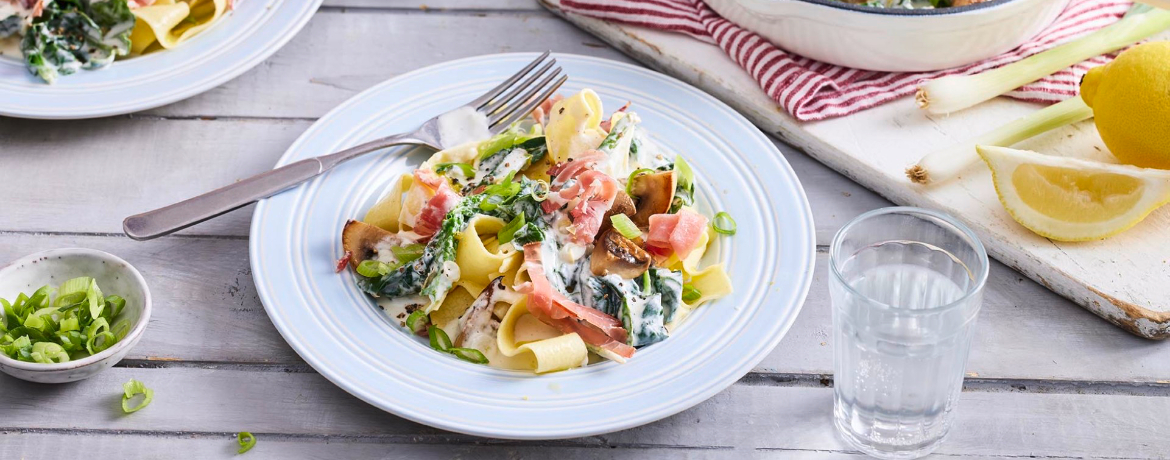 Pasta mit Schinken und cremiger Champignon-Spinat-Sauce für 4 Personen von lidl-kochen.de