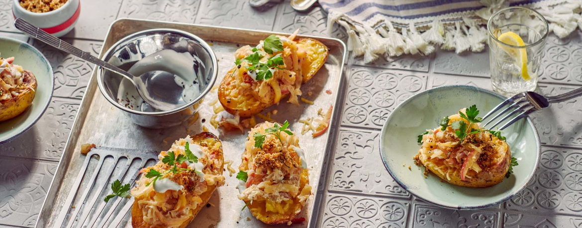 Backkartoffeln mit rahmigem Apfelsauerkraut und Petersilienbröseln für 4 Personen von lidl-kochen.de