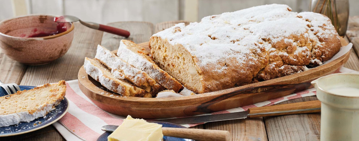 Quarkstollen mit Aprikosen und Mandeln für 16 Personen von lidl-kochen.de