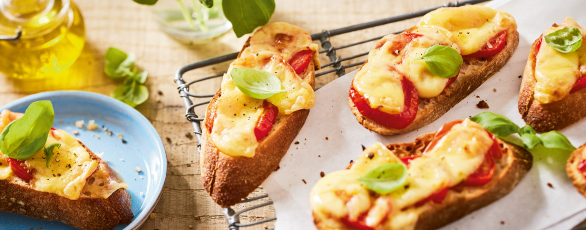 Überbackenes Brot mit Käse, Tomaten und Basilikum für 4 Personen von lidl-kochen.de