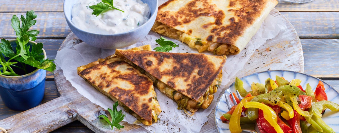 Quesadillas mit weißen Bohnen und Röstpaprikasalat für 4 Personen von lidl-kochen.de