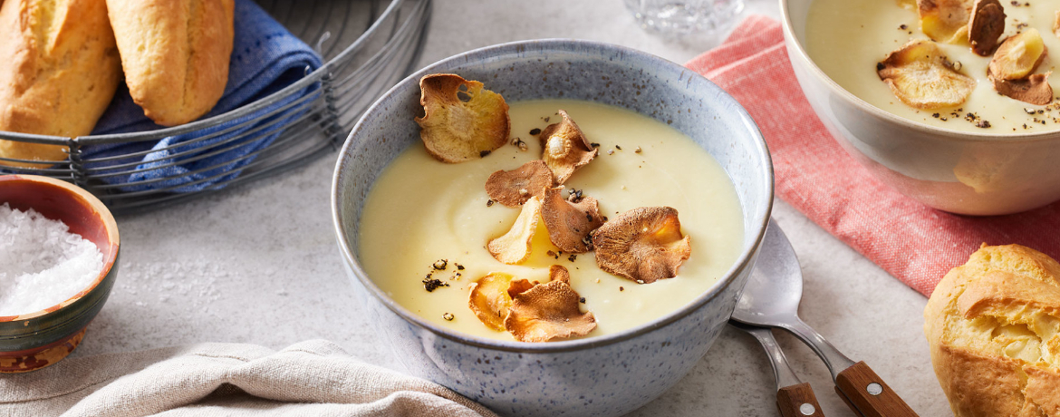 Cremige Pastinaken-Kartoffel-Suppe mit Dinkelbrötchen für 4 Personen von lidl-kochen.de