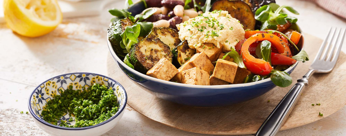 Tofu-Bowl mit Bohnen, Toskana-Gemüse und Hummus für 4 Personen von lidl-kochen.de