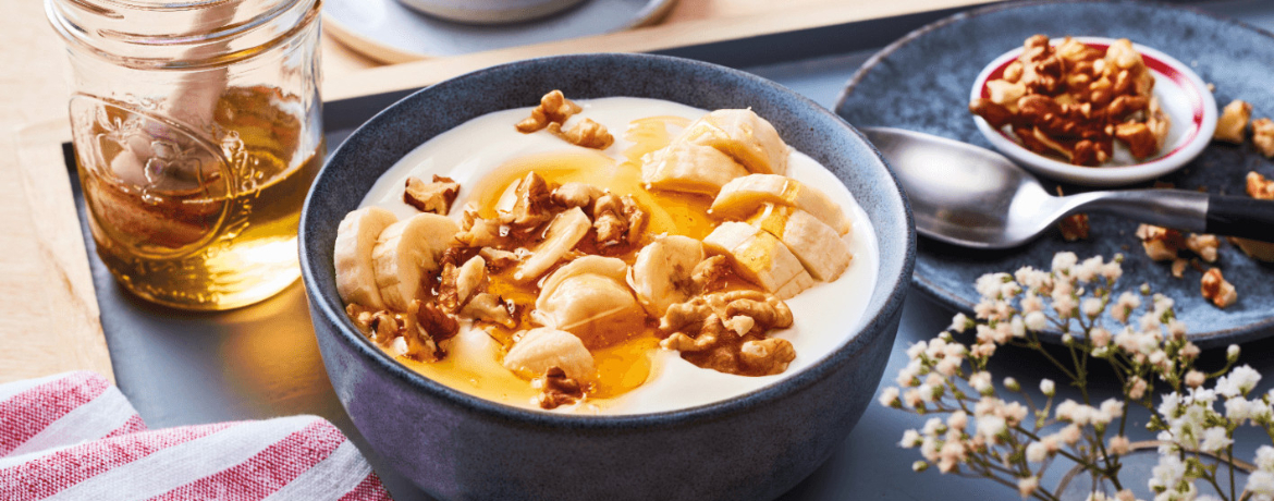 Joghurt mit Honig, Banane und Walnüssen für 4 Personen von lidl-kochen.de