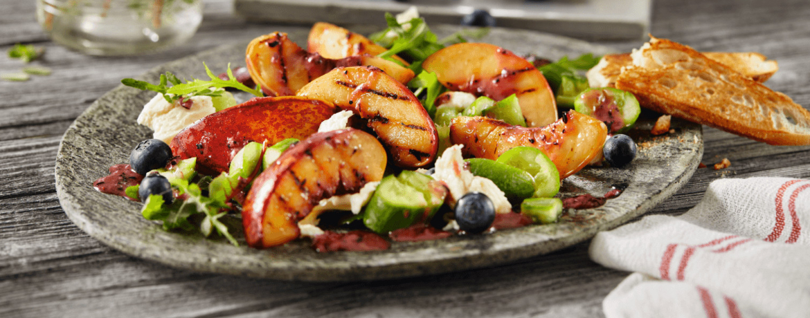 Salat mit gegrillten Pfirsichen für 4 Personen von lidl-kochen.de