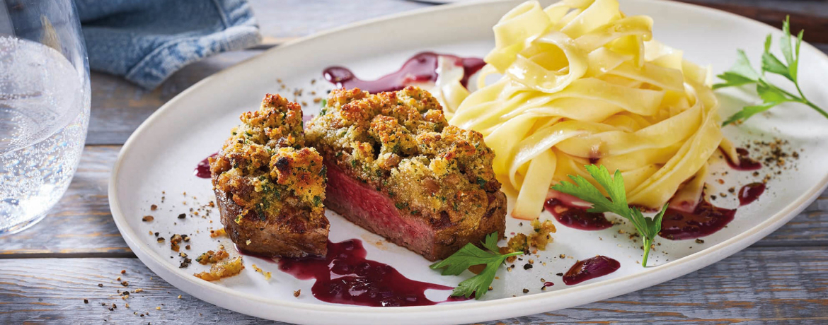 Rinderfiletsteaks mit Maronenkruste und Bandnudeln für 4 Personen von lidl-kochen.de