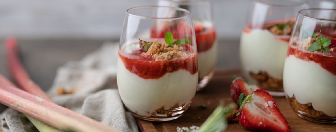 Erdbeer-Tiramisu mit Rhabarber für 6 Personen von lidl-kochen.de