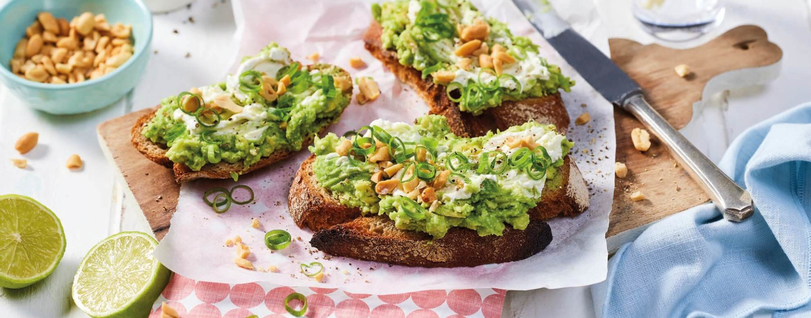 Avocado-Frischkäse-Brot mit Erdnüssen für 4 Personen von lidl-kochen.de