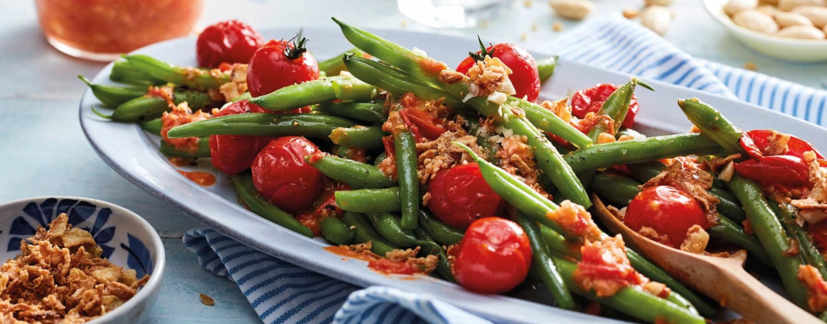 Buschbohnen mit Tomatenpesto und Mandeln für 4 Personen von lidl-kochen.de