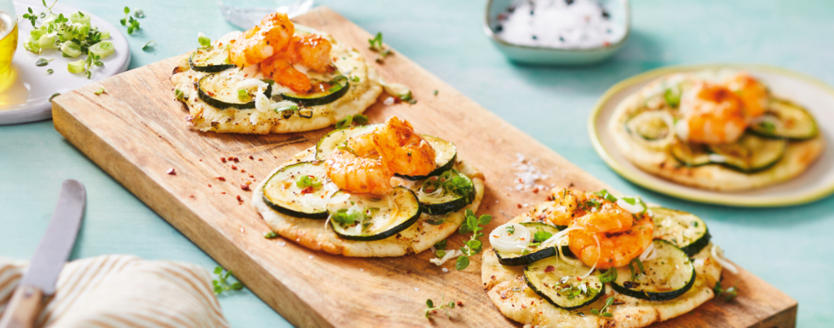 Kleine Flammkuchen mit Garnelen und Zucchini für 4 Personen von lidl-kochen.de