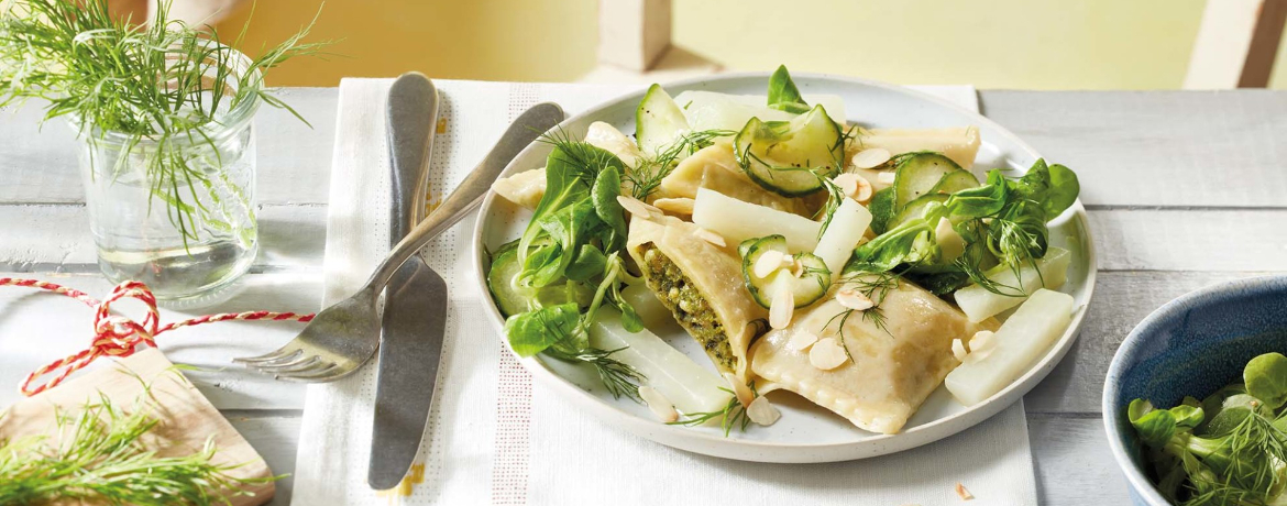 Schwäbische Maultaschen mit Kohlrabi und Gurken-Feldsalat für 4 Personen von lidl-kochen.de